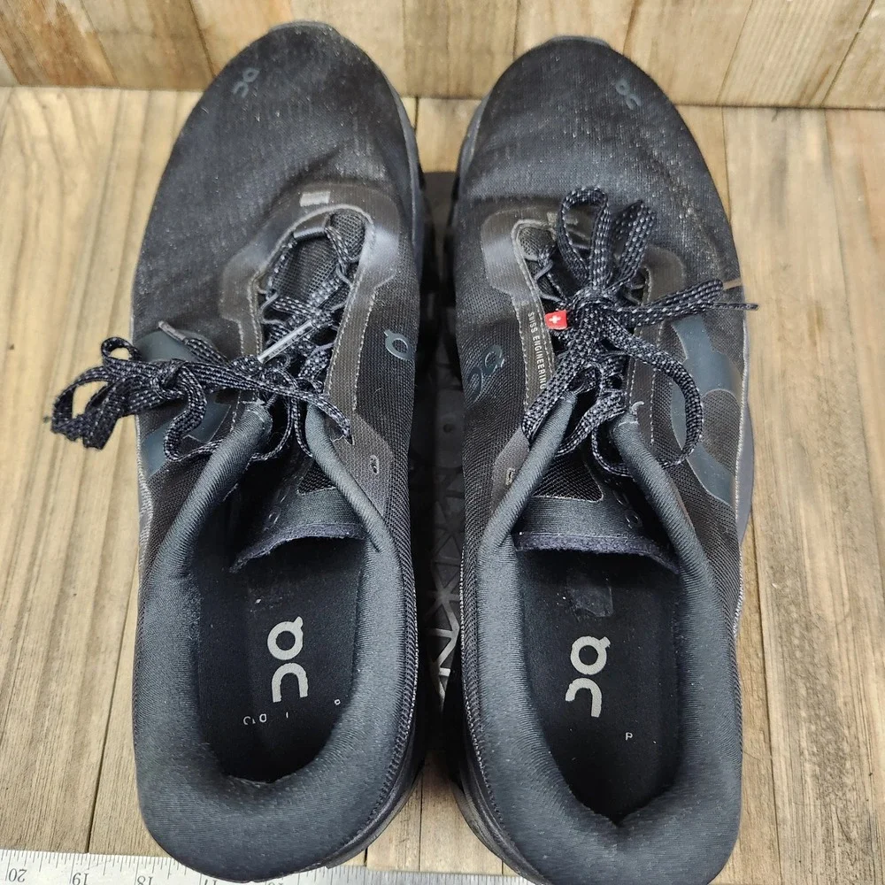 On Running Cloudmonster Mens size 10.5 Triple Black Running Shoes 3ME10121043